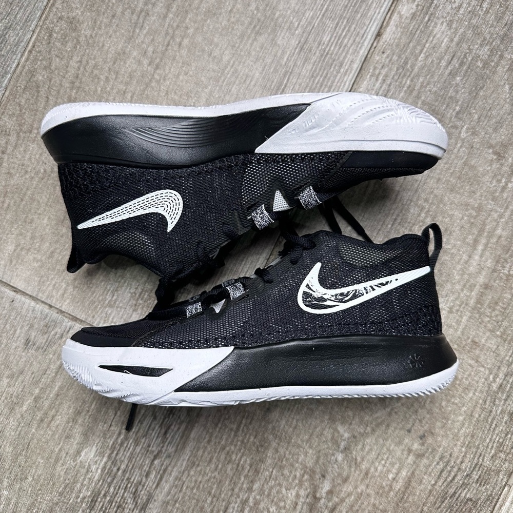 Nike Kyrie 4 basketball shoes